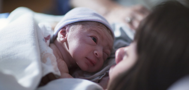 domáci pôrod, pôrodnica, novorodenec, prvé priloženie